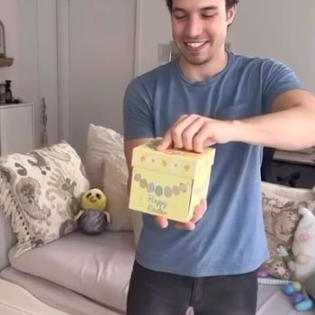  Add an egg-stra special gift to your Easter egg hunt! 👀🥚🍬

