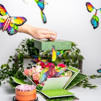  The plant loving Mom's in your life deserve a delicious and delightful gift for helping you grow! The Mother's Day Garden Bundle comes with the  exclusive chocolate "dirt" cake with edible flowers for a truly unique surprise! 🌸

      