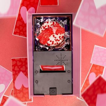  We think it's time to show Mom some extra love! Gift her something that will truly shower her in love and top it all off with a delicious cake just for her!  A perfect moment all for her 🥰

  gift