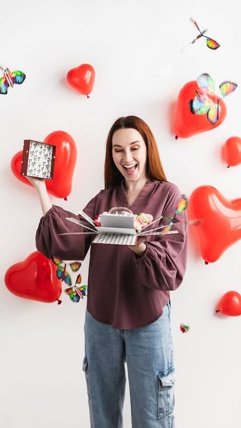 Ever seen a cake that’s this much fun? 😲💝

Featuring: The Valentine's Day Bundle

    