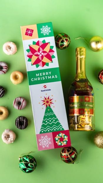 This box is pure holiday serotonin 😍

      