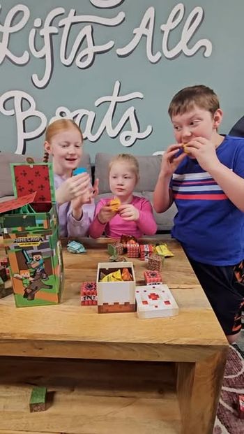 Explosive outside. Delicious inside. The Minecraft Block Burst is sure to surprise!💥😋⁠
⁠
  