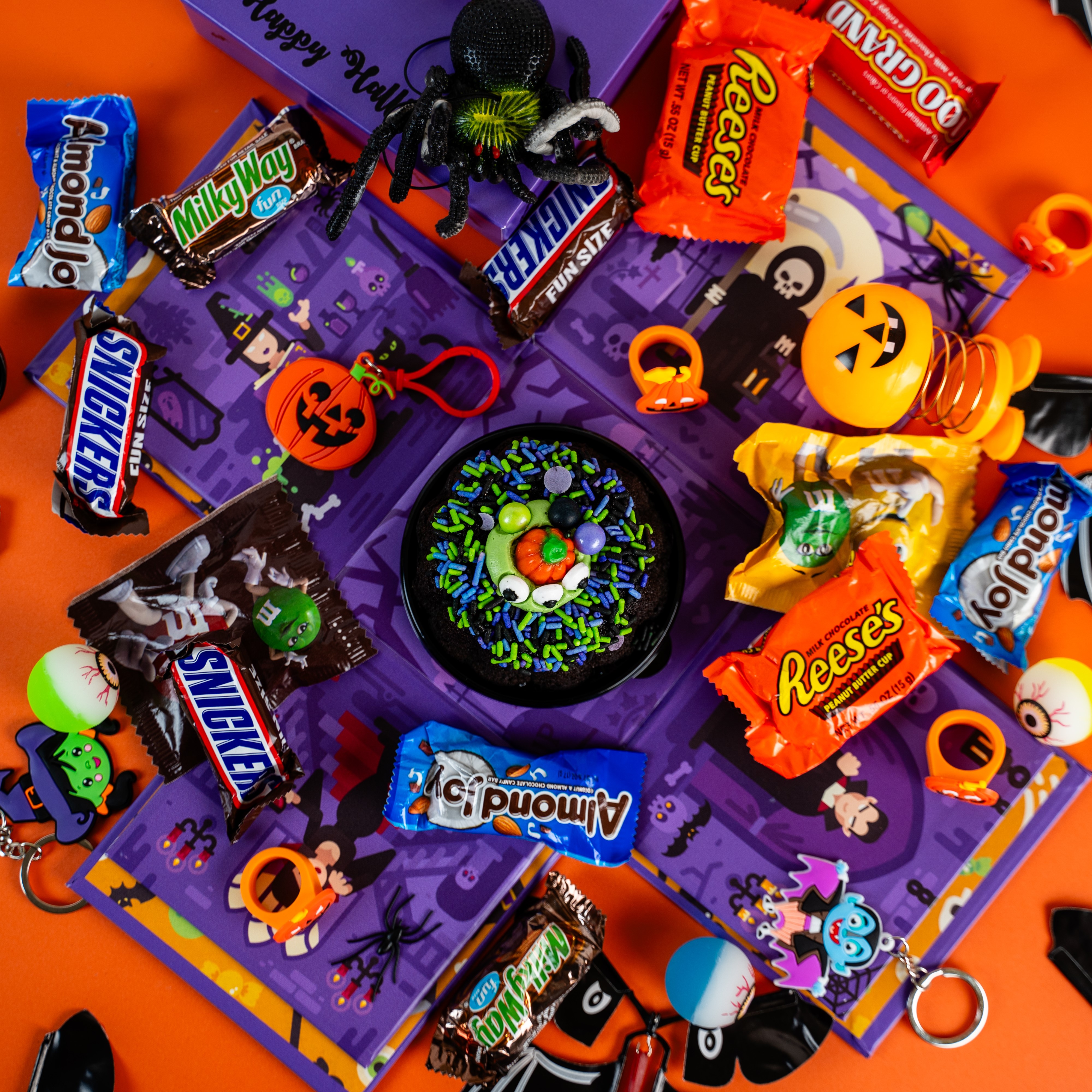専用＊感謝sale＊Halloween＊フェイクスワッグ ＆ボックスアレンジ Halloween Tricks & Treats Box - 2024 – American Licorice Company