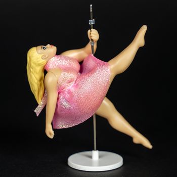 Picture of Curvy light-tone Female
